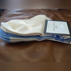 NWT 3 Pack Grip Socks